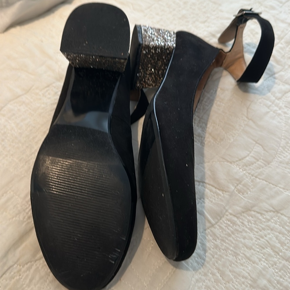 Shoes - Picture 4 of 7
